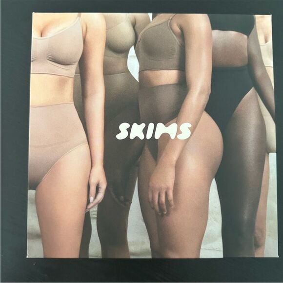 NWOT Skims core control thong - Picture 2 of 6